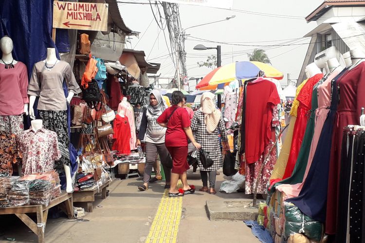 Pengunjung tanah abang terpantau sepi pasca lebaran