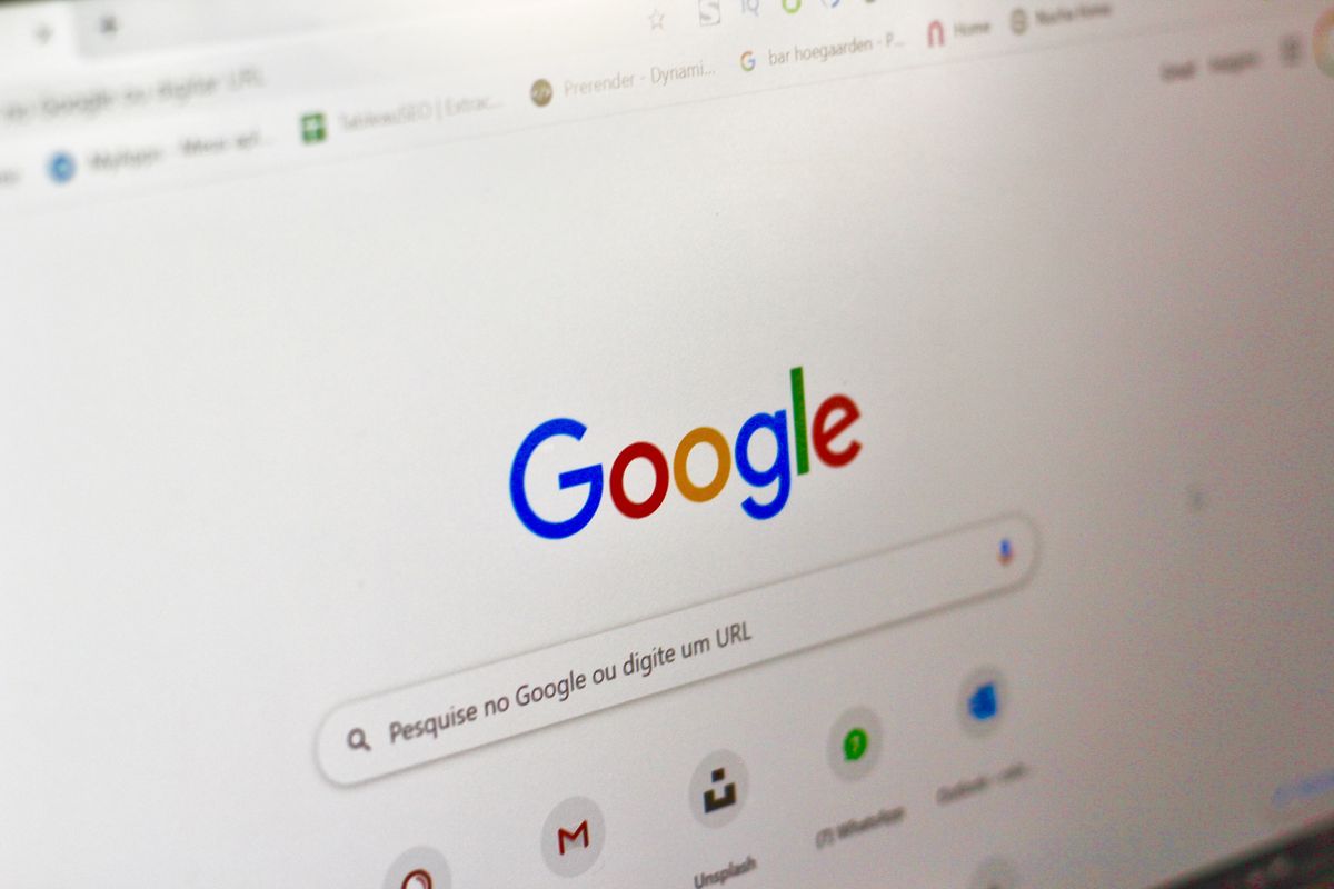 Cara menghapus data pribadi dari Google agar jejak digital tak bisa ditelusuri.