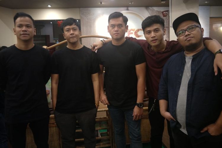 Nidji dalam jumpa pers peluncuran Album Religi Demi Masa di KFC Kemang, Jakarta Selatan, Kamis (9/5/2019).