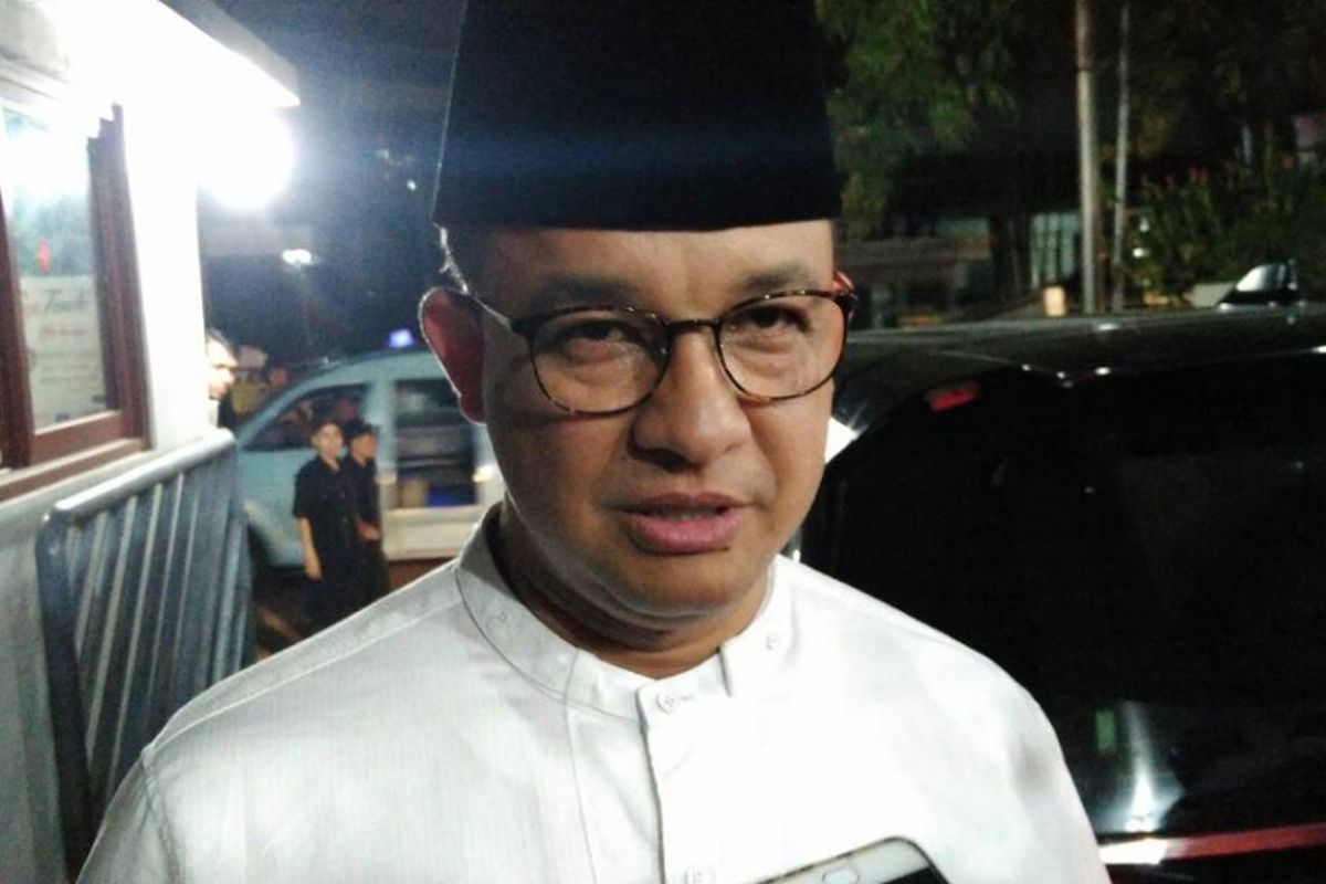 Gubernur terpilih DKI Jakarta Anies Baswedan saat ditemui usai menghadiri undangan buka puasa dengan warga di Jalan Pejaten Raya, Jakarta Selatan, Kamis (22/6/2017).