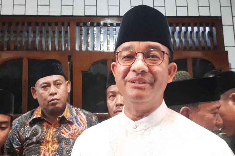 Anies Baswedan silaturahmi ke kediaman Gus Najih di Pondok Pesantren Al Anwar Sarang, Kabupaten Rembang, Jawa Tengah, Minggu (1/10/2023)