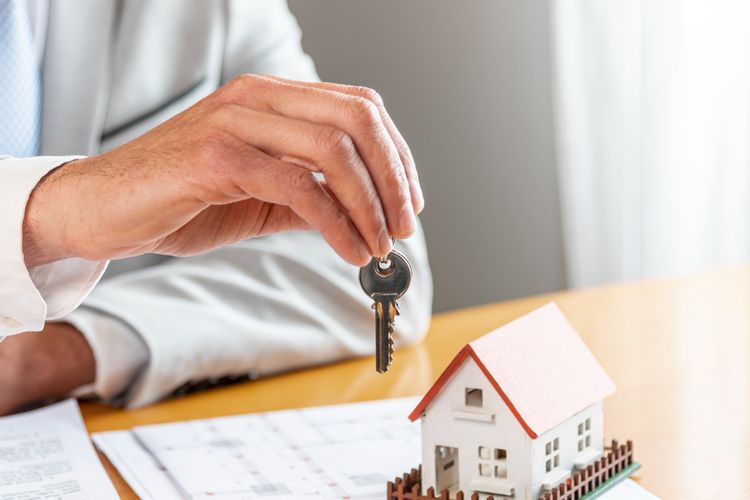Ilustrasi membeli rumah. 