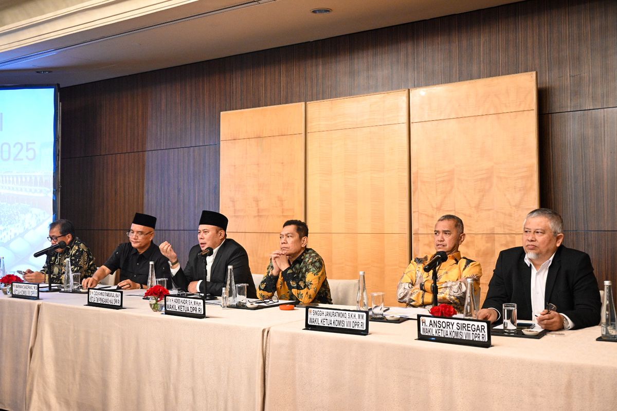 Tim Pengawas Haji 2025 DPR RI saat Rapat Koordinasi persiapan haji 1446 H. Rapat dipimpin oleh Wakil Ketua DPR RI Cucun Ahmad Syamsurijal, didampingi Wakil Ketua DPR RI Adies Kadir di Jakarta, Kamis (22/5/2025). 