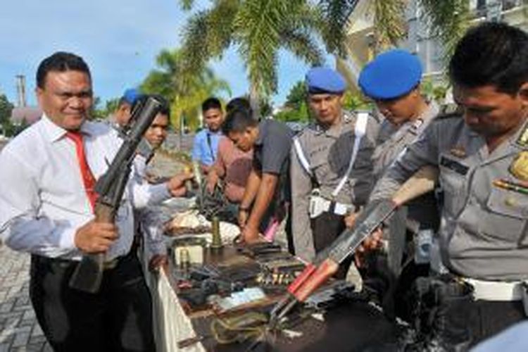 Meski tidak berhasil menangkap para pelaku kriminal saat memburu kelompok kriminal bersenjata Din Minimi yang diduga kuat terlibat dalam aksi kejahatan bersenjata di Provinsi Aceh dalam sepekan terakhir, aparat gabungan kepolisian dan TNI mengamankan beberapa jenis senjata api dan ribuan amunisi.