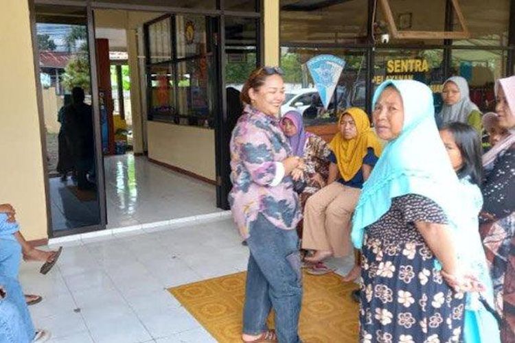 Puluhan Emak-emak Tertipu Tabungan Hari Raya di Bondowoso, Kerugian Rp 200 Juta