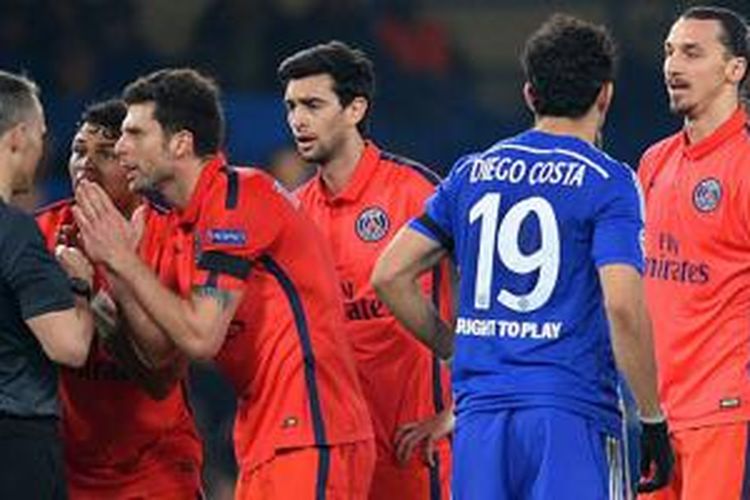 Zlatan Ibrahimovic mendapatkan kartu merah pada laga PSG vs Chelsea. 