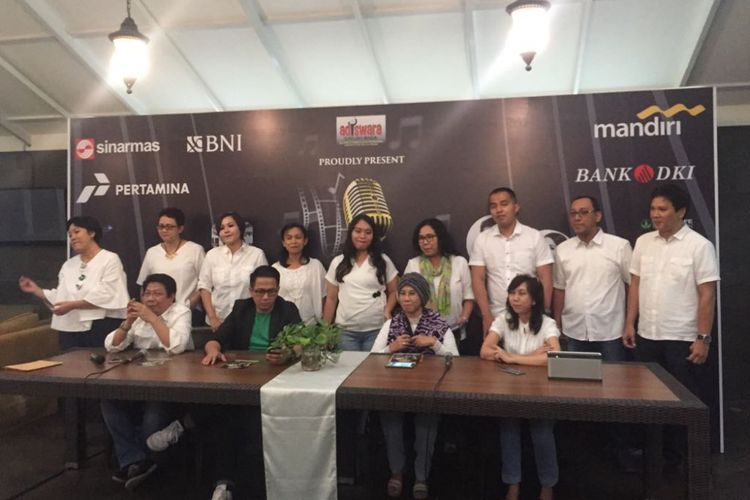 Konferensi pers Simfoni Layar Perak Indonesia di di BEKA Resto Balai Kartini, Gatot Subroto, Jakarta Selatan, Selasa (25/9/2017). Komunitas Adiswara Gadjah Mada menggelar konser paduan suara yang bertajuk Simfoni Layar Perak Indonesia.  Konser itu akan menyuguhkan tembang-tembang soundtrack atau tema lagu dari film-film yang populer sejak 1950-an hingga 2016.