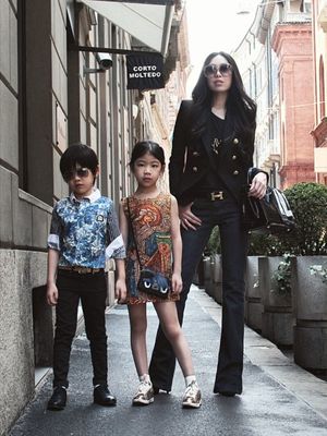 Winnie Aoki bersama Devon Kei Enzo (11 tahun) dan Mischka Aoki (12 tahun)