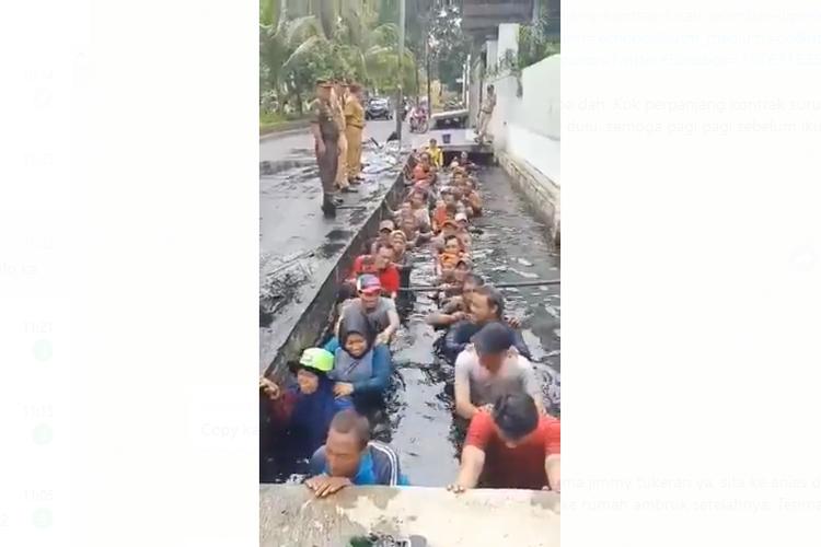 Beredar video berisi sekumpulan orang berbaris di dalam saluran air. Tampak pria berseragam ASN berdiri di tepi saluran dan memberi instruksi. Kejadian dalam video ini ternyata terjadi di Jelambar, Jakarta Barat. 