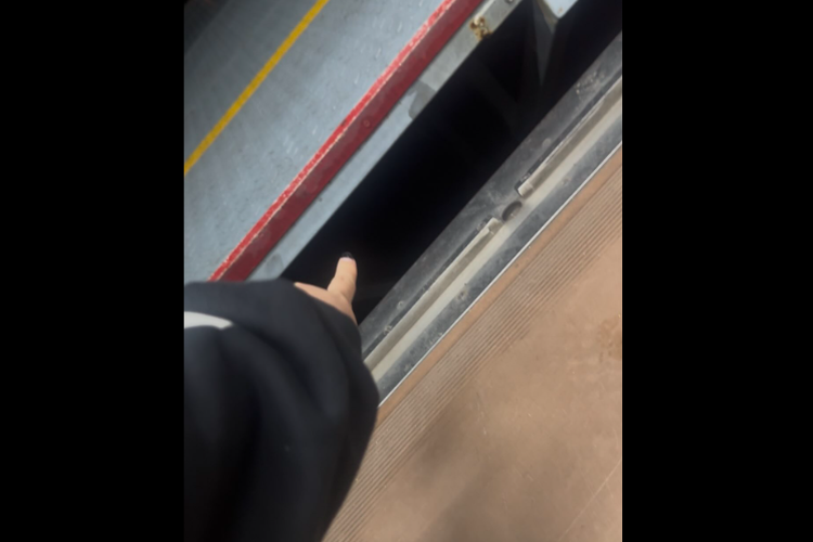 Penumpang KRL Pergoki Pria Intip Rok dari Bawah Peron Stasiun Kebayoran, KCI Buru Pelaku