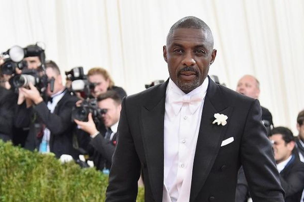 Idris Elba menghadiri perhelatan Manus x Machina: Fashion In An Age Of Technology Costume Institute Gala atau yang biasa disebut Met Gala di Metropolitan Museum of Art, New York, Senin (2/5/2016). 