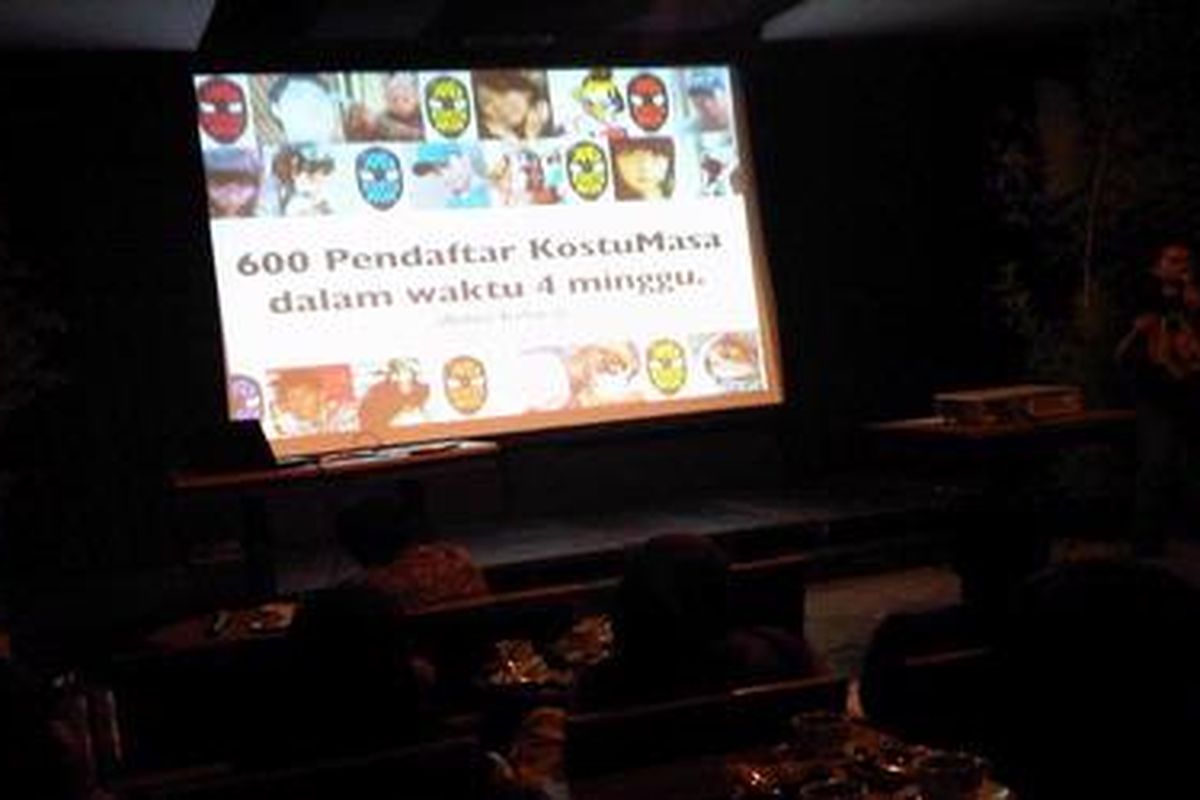 Wahyu Aditya, animator dan penggagas festival animasi HelloFest tengah berbagi pengalaman dan pengetahuan dalam acara yang diselenggarakan Akademi Berbagi Solo dan Junior Chamber International Solo di Omah Sinten, Solo, Sabtu (17/9/2011) sore.