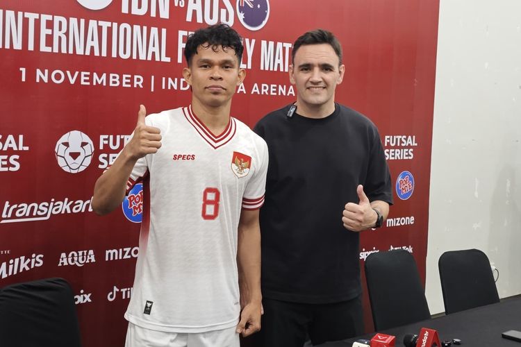 Pelatih Timnas Futsal Indonesia, Hector Souto, bersama Firman Adriansyah