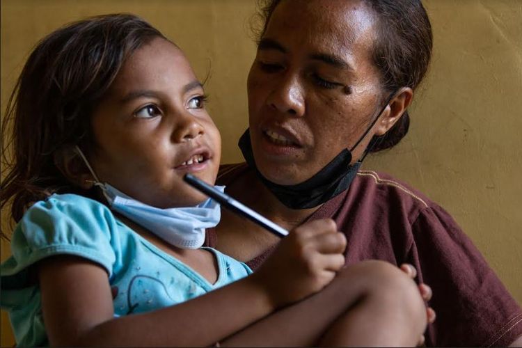 Pola asuh yang dilakukan orangtua sangat berpengaruh terhadap tumbuh kembang dan kondisi anak-anak hingga mereka dewasa. 