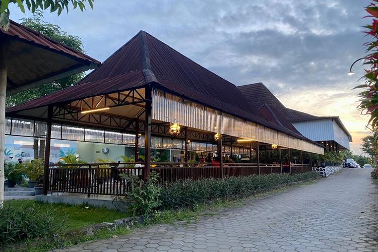 Kopi Njongke, tempat makan dan kumpul dengan view sawah yang asri di Sleman, DIY. 