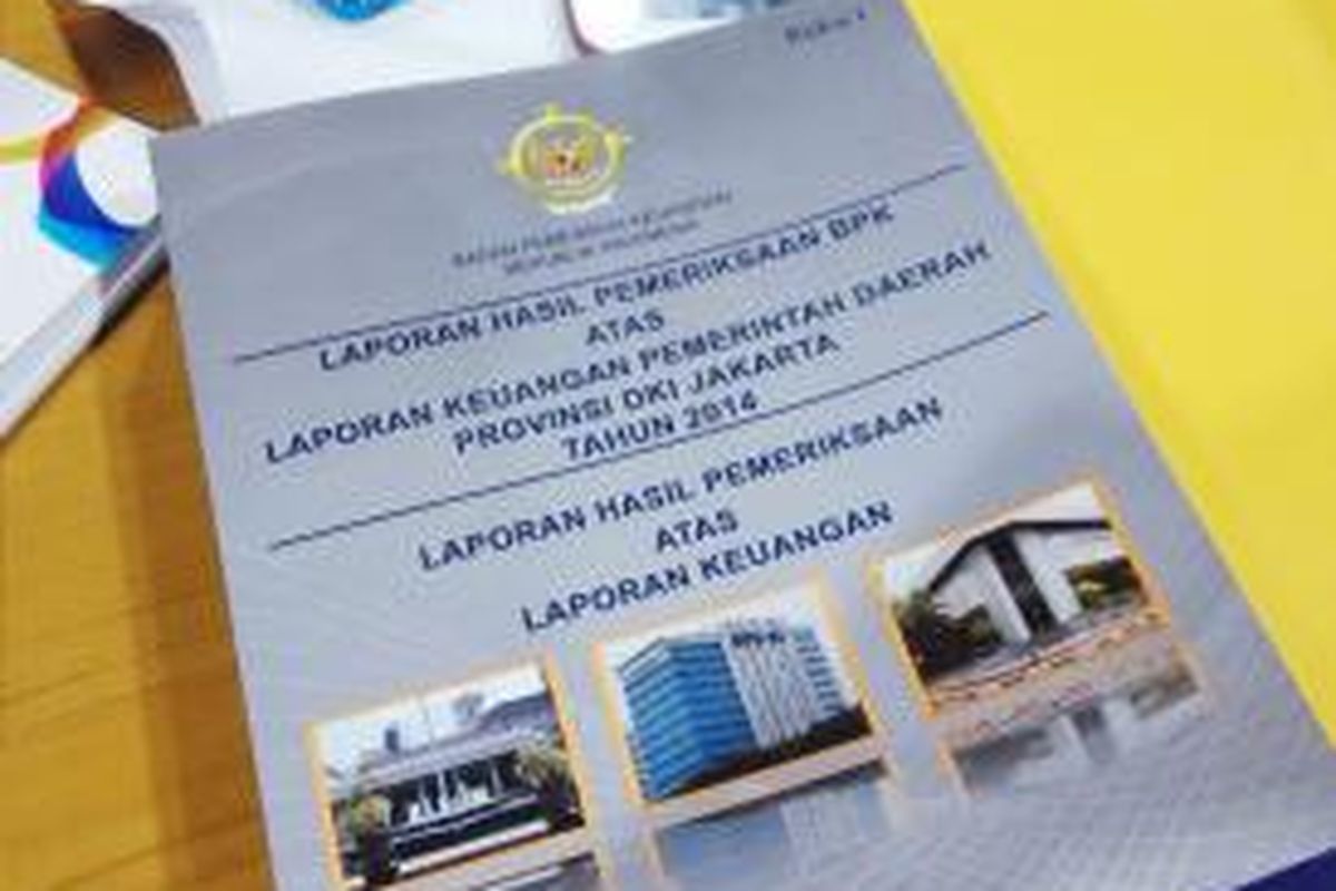 Buku laporan dari BPK terkait keuangan Pemprov DKI Jakarta tahun 2014