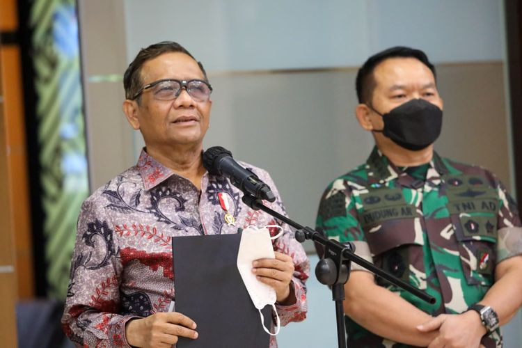 Kepala Staf Angkatan Darat (KSAD) Jenderal Dudung Abdurachman menemui Menteri Koordinator Bidang Politik, Hukum, dan Keamanam (Menko Polhukam) Mahfud MD di Kantor Kemenko Polhukam, Jakarta, Selasa (7/12/2021).