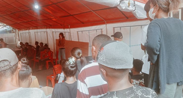 Antusias Gunakan Hak Pilih, Pengungsi Erupsi Lewotobi Berdesakan di TPS