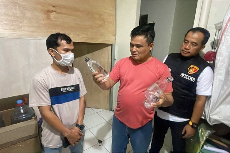 Warga Kaget Gudang Miras di Bandung Digerebek, Selama Ini Dikira Tempat Etalase