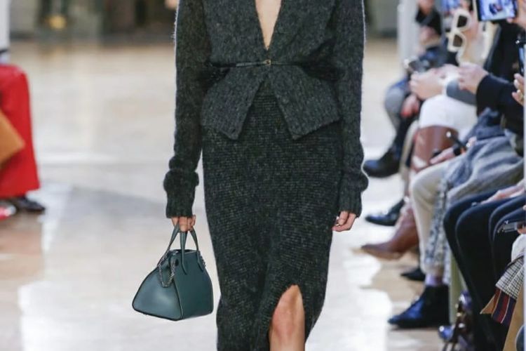 Eliza Rutson Pang, model asal Hong Kong ini merupakan wajah baru yang mencuri perhatian di Paris Fashion Week.