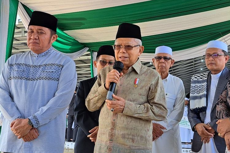 Wakil Presiden Ma'ruf Amin memberikan keterangan pers di Pondok Pesantren Muqimus Sunnah, Banyuasin, Jumat (7/7/2023). 