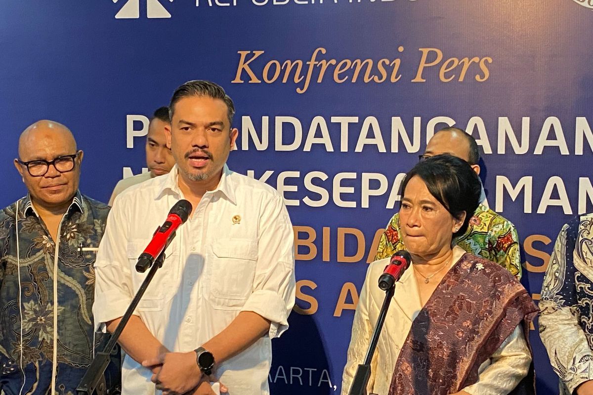 Menteri UMKM, Maman Abdurrahman menjelaskan penandatangan MoU dengan KAI, Kamis (5/6/2025). 