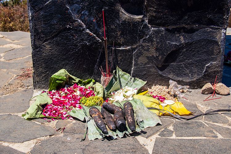 Ubarame Ritual atau sesaji di Tugu Hargo Dumilah, Gunung Lawu (1/9/2019).