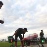 Petani di Daerah Lumbung Beras Sulsel Mulai Menggunakan Drone untuk Basmi Hama di Sawah