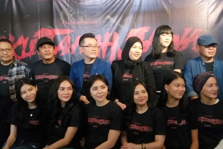 Para pemain film Paku Tanah Jawa dan produser mengadakan konferensi pers di kawasan Cipete, Jakarta Selatan, Jumat (2/6/2023).