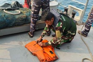 TNI AL Temukan Pelampung di Perairan Anyer Saat Cari Rombongan Jurnalis yang Hilang