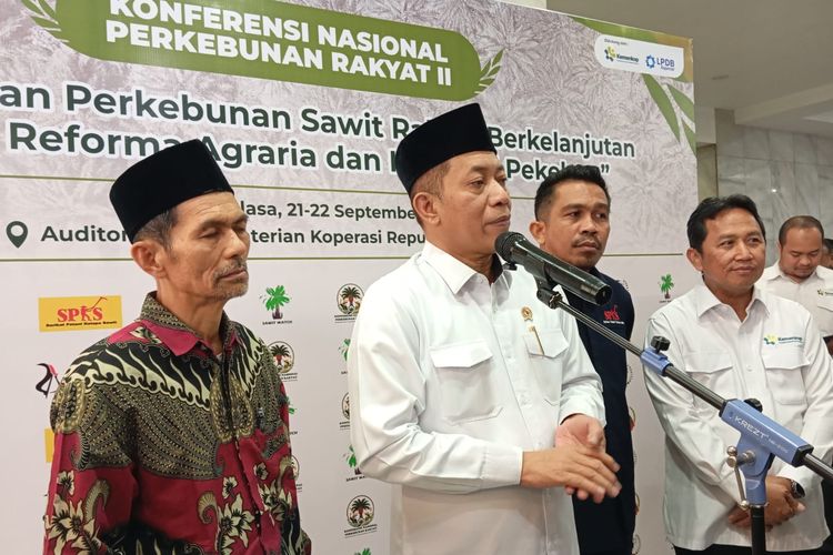 Menkop Dorong Petani Sawit Bentuk Koperasi hingga Bangun Pabrik CPO