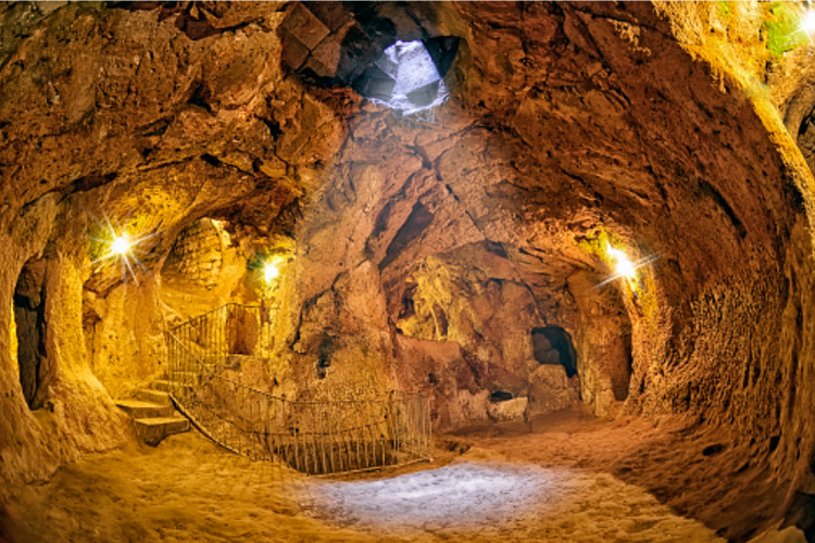 Kota bawah tanah Derinkuyu di Cappadocia, Turki