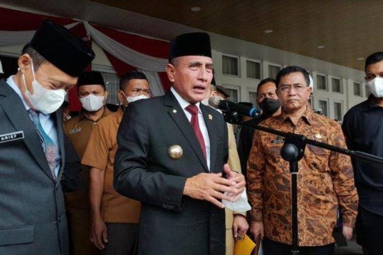 Gubernur Sumatera Utara (Sumut), Edy Rahmayadi saat diwawancarai di depan Aula Tengku Rizal Nurdin, Jumat (2/9/2022). 
