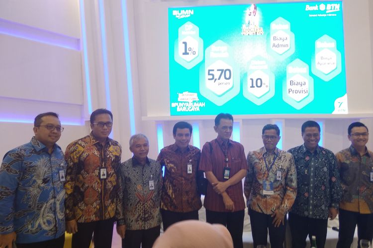 Direktur Utama Bank BTN, Pahala N. Mansury usai bersama para jajaran direksi di Jakarta, Sabtu ( 15/2/2020).