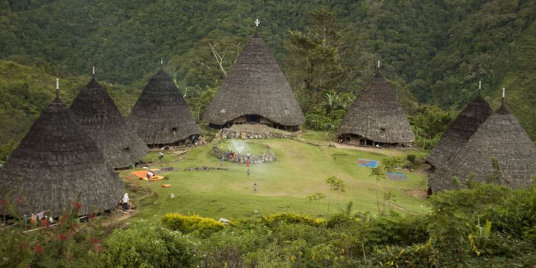 Desa Adat Wae Rebo di Kabupaten Manggarai, Nusa Tenggara Timur. Untuk mencapai desa itu tidak mudah, wisatawan harus mendaki sejauh 7 km selama kurang lebih 4 jam.