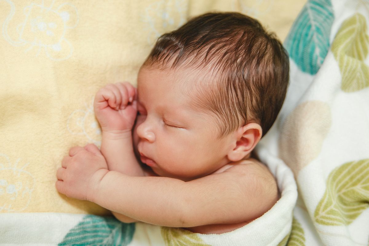 Jarang pipis hingga mata cekung merupakan gejala dehidrasi pada bayi yang perlu dipahami orangtua. 