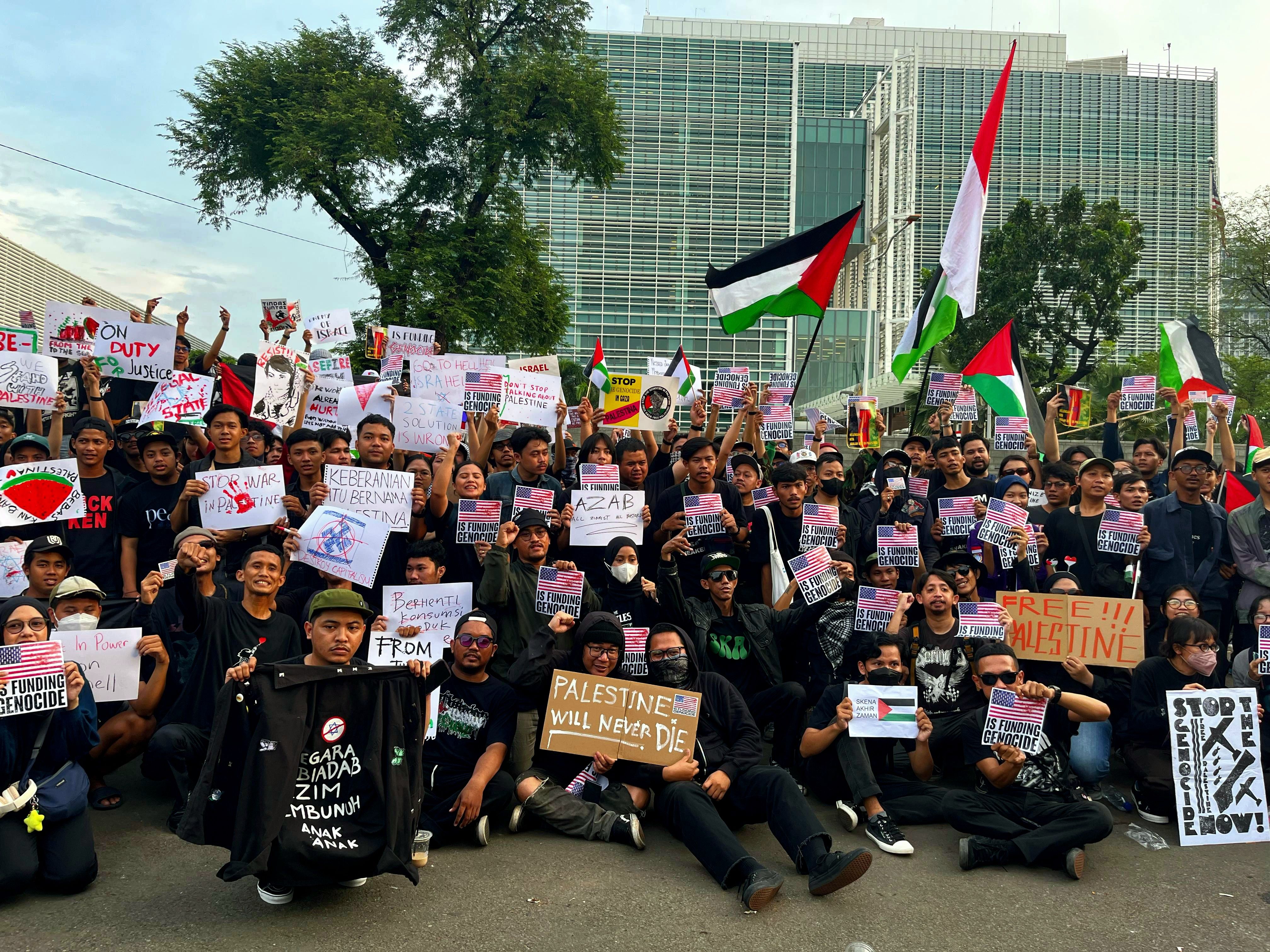 Demo di Depan Kedubes AS, Koalisi Musisi untuk Palestina Serukan Tiga Tuntutan Sebelum Membubarkan Diri