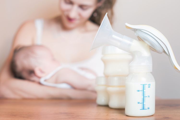 Ilustrasi ASI perah, air susu ibu, manfaat ASI pada bayi baru lahir.