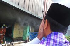 Tanpa Masker, Jokowi Masuk ke Dalam Pasar Senen yang Terbakar