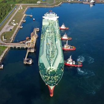 Kapal tanker Pertamina.