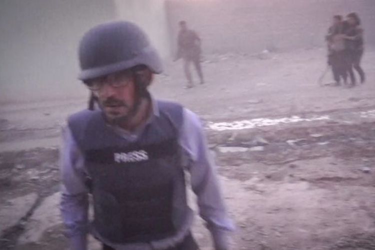 Konvoi yang diikuti Jurnalis BBC Arab, Feras ke Mosul beberapa kali dihantam bom mobil.