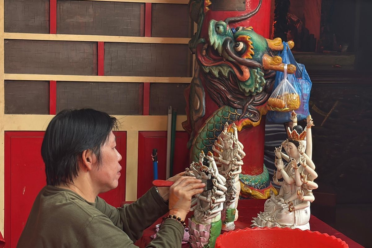 Klenteng Hok Tiek Hian, Surabaya, Selasa (21/1/2025).