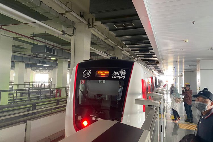 Wellness practioner membagikan cara agar tetap tenang dan mindful, serta tidak stres saat naik transportasi umum. Ada apa saja? Simak selengkapnya.