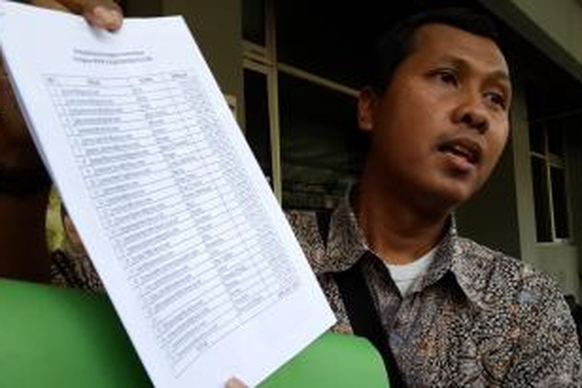 Deki Surahman (35), salah seorang yang diduga korban penipuan situs ticketbonjovi.com mendatangi Polda Metro Jaya, Kamis (3/9/2015).
