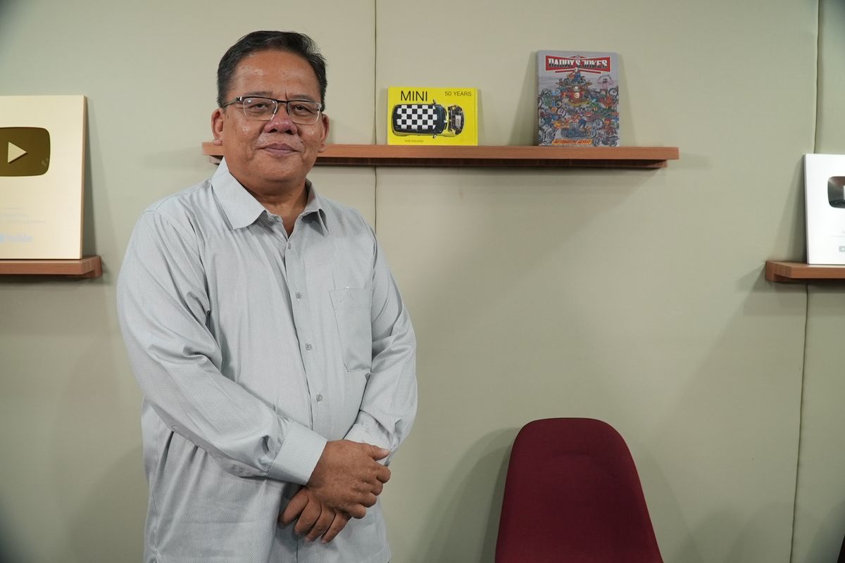 Guru Besar Kriminologi UI Adrianus Meliala berpose seusai menjadi narasumber di program Gaspol, di Kompascom, Jakarta, Selasa (13/12/2022). 