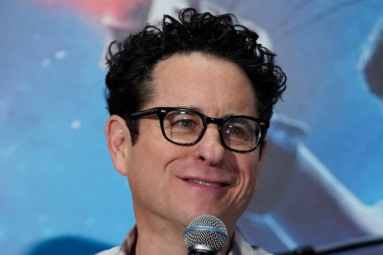 Sutradara Star Wars: The Rise of Skywalker, JJ Abrams saat menghadiri konferensi pers di Tokyo, Jepang, Kamis (12/12/2019).