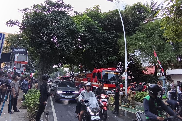 Lalin Jalan Cikini Raya Jakpus Macet Imbas Kebakaran Proyek Gedung Bertingkat