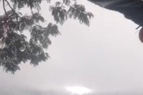Heboh Video Fenomena Cahaya Terang Saat Hujan di Atas Telaga Ngebel, Ada Apa?
