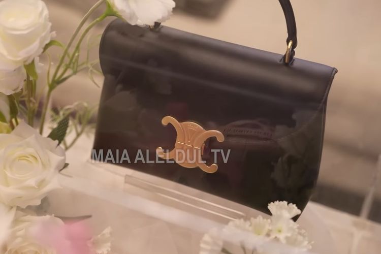 Seserahan yang diberikan Al Ghazali untuk Alyssa Daguise dalam proses akad nikah di St. Regis, Jakarta Pusat, Senin (16/6/2025).