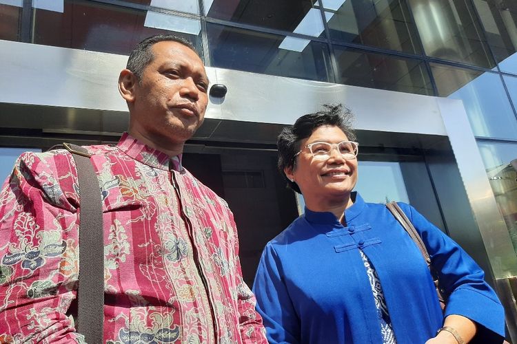 Dua pimpinan KPK periode 2019-2023 Nurul Ghufron dan Lili Pintauli usai bertemu pimpinan KPK periode 2015-2019 di Gedung Merah Putih KPK, Selasa (19/11/2019).